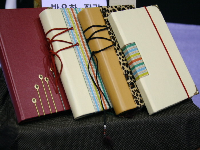 북아트 활동을 통해 여러 작가들이 만들어낸 작품들이다. 박춘성씨 제공