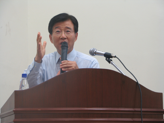 13억 인구라는 막대한 시장을 가진 반면, 우리나라의 IT업계를 위협하는 중국, 기회와 위협이 공존하고 있는 중국의 차후 동향에 대해 삼성 SDS 김인 사장이 강연했다. 이유진 준기자