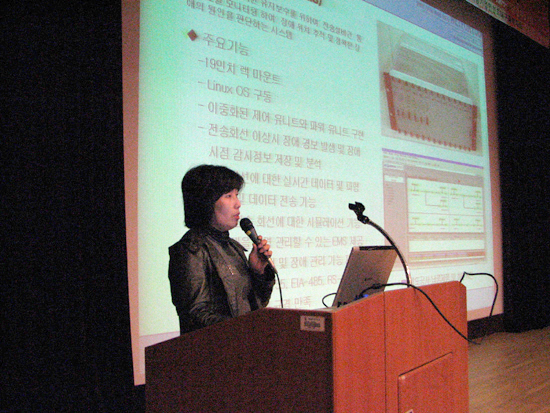 (주)넷포유의 회사소개를 하고 있는 박덕희대표. 전성완 준기자