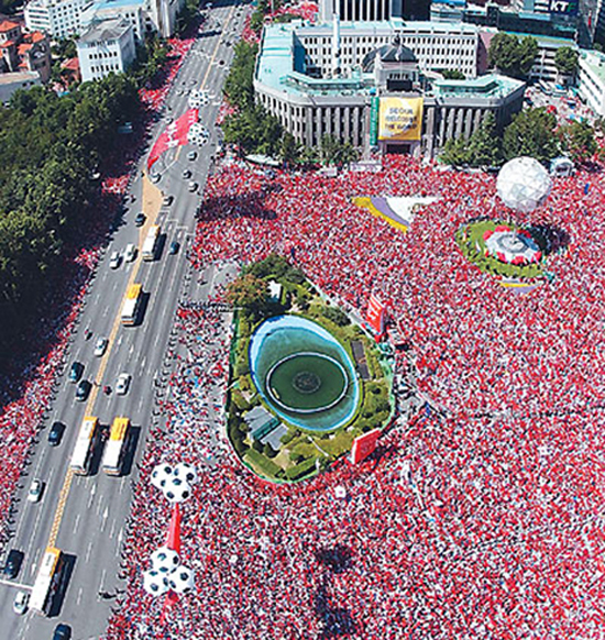 광장에 모인 붉은 악마