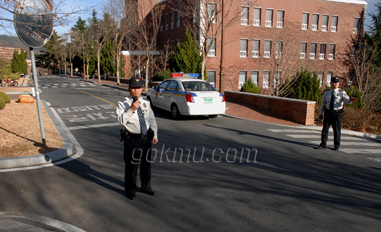 성서캠은 동문 ·정문·학교주변 원룸가를 중심으로, 대명캠은 학내를 포함한 후문 주택가를 중심으로 경찰에 야간 순찰을 요청 할 예정이다. 배태철 기자