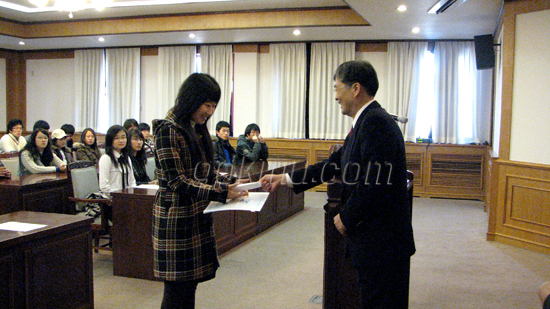 최우수상 수상한 이정민(일본어문학·2)씨 서혜진 준기자