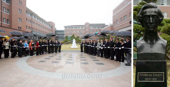 쇼팽 흉상 제막식에서 신일희 총장은 '계명-쇼팽의 날을 선포했다'