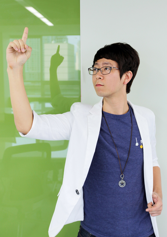 2009 레드닷 디자인 어워드 대회서 수상한 이호영 씨 이호영 씨 제공