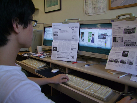 퇴고작업을 거치면서 완성된 기사들을 신문 제작국으로 넘겼다. 헤드라인의 적절성과 내용 사진에 대한 문제를 지적 받았다. 아직도 일이 서툴어 선배기자에게 여러 노하우를 전수 받는다.