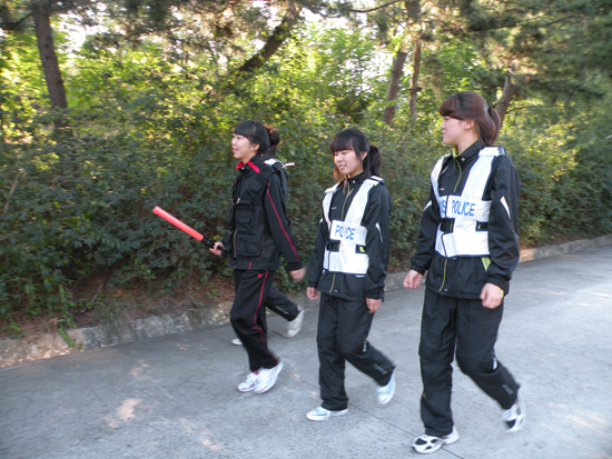 교내 순찰 중인 '캠퍼스 폴리스'의 모습 경찰행정학과 제공