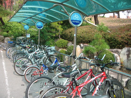 공용자전거 시범대학선정으로 교내 공용자전거 인프라 구축에 박차를 가하게 됐다. 정완식 기자