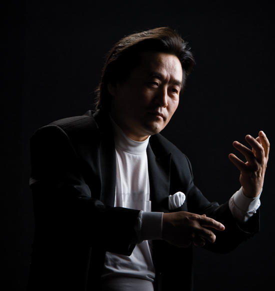 제14회 환경의 날 기념식에서 환경노래보급에 기여한 공로로 국무총리상을 수상한 박영호 동문 박영호 씨 제공