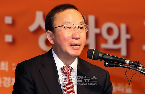 (서울=연합뉴스) 임헌정 기자 = 23일 서울 명동 은행회관에서 열린 이명박 정부 2년 국정성과평가 제7차 전문가 토론회에서 현오석 KDI 원장이 발언하고 있다. 이날 토론회에는 각계 전문가 및 정부 고위 공무원들이 한자리에 모여 경제 위기 대응책의 효과를 놓고 치열한 토론을 벌였다. 2010.3.23