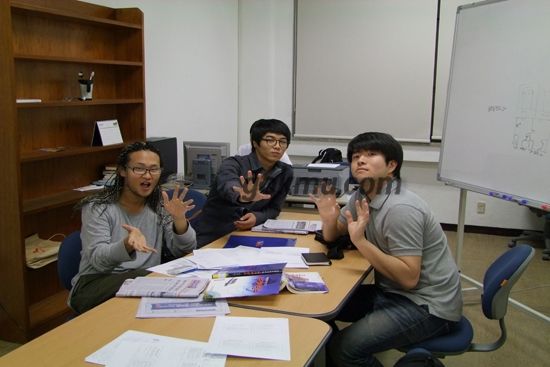 마운틴듀 대학생 마케팅 공모전에서 최우수상을 수상한 파닭팀 김용욱 기자