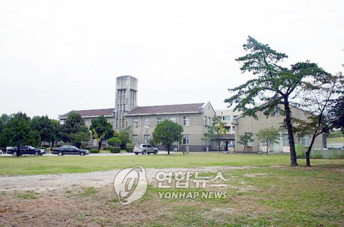 (서울=연합뉴스) 문화재청이 18일 문화재 등록 예고한 서울산업대학교 대륙관. 1942년 경성제국대학 광산학과로 지어진 건물로 일제강점기 고등교육 시설의 모습을 보여주고 있다. << 문화재청 제공 >> 연합뉴스