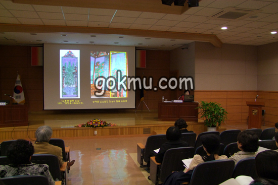한국학중앙연구원 이성미 교수가 조선시대 오병병에 대해 설명하고 있다 서남원 기자