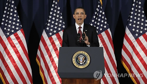 TV생중계로 리비아 사태 관련 대국민연설을 하고 있는 버락 오바마 미국 대통령(AP=연합뉴스)