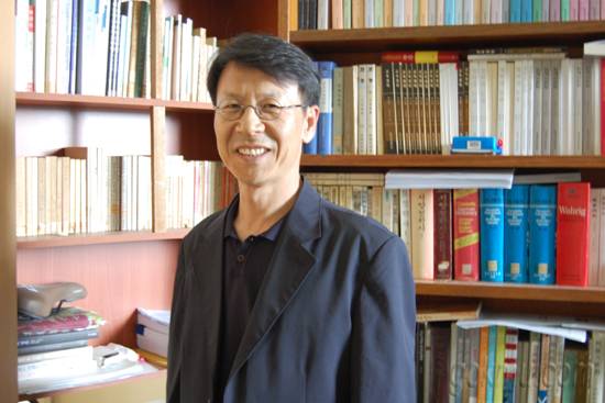 학생중심의 토론교육을 실천하고 있는 문성화(교양교육대학·전임강사) 교수 차유나 기자