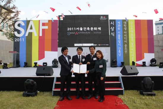 공모전에서 최우수상을 수상한 김성태(건축학·5)씨 외 3명 김성태 씨 제공
