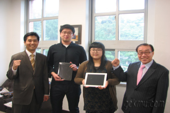 좌로부터 양근우(전자무역학·조교수) 교수, 배재현 씨, 박제임 씨, 최만기(경영학·교수) 교수 서남원 기자