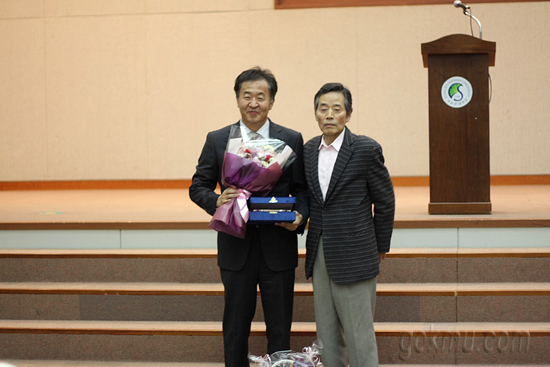 한국갤럽학술상을 수상한 김태윤 교수 김태윤 교수 제공