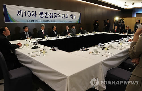 (서울=연합뉴스) 진성철 기자 = 13일 서울 여의도 63빌딩에서 열린 제10차 동반성장위원회에서 정운찬 동반성장위원장이 인사말하고 있다. 이날 회의에는 대기업 대표들이 불참해 전체 25명 가운데 14명만 참석했다