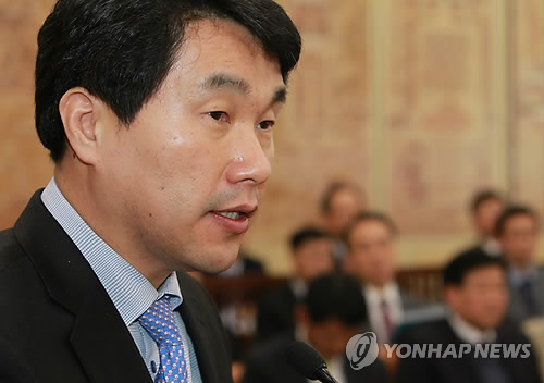 이주호 교육과학기술부 장관이 14일 오전 국회 교과위 전체회의에서 업무보고를 하고 있다.