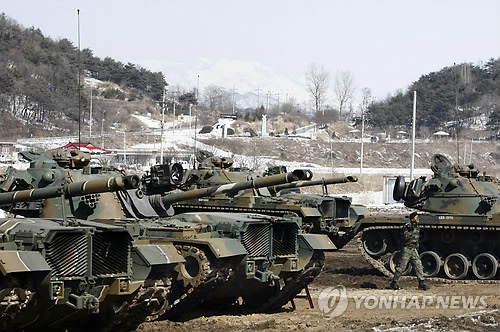 지난해 3월 키리졸브 훈련의 일환으로 강원 철원군 육군 3사단에서 실시된 전투력 복원훈련에서 후방지역에서 긴급 투입된 전차가 모습을 드러냈다.(자료사진)