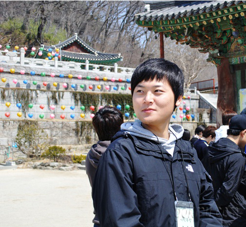 삼일야간학교에서 봉사활동을 하고 있는 양영일 씨 양영일 씨 제공