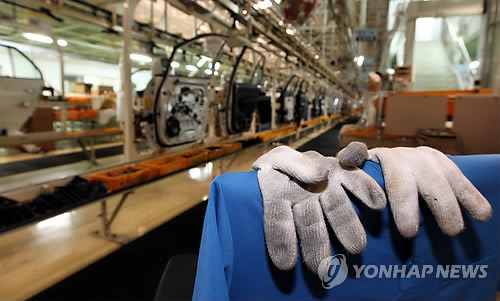 금속노조 기아자동차지부 광주지회가 13일 오전 10시 45분부터 오후 3시 30분까지 4시간 동안 부분 파업에 돌입해 공장 가동이 멈춰 서 썰렁한 모습이다