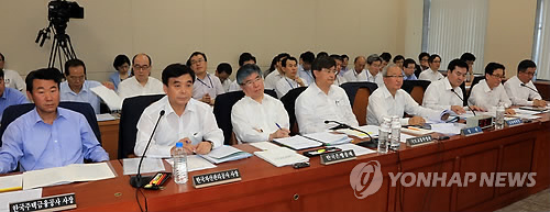 가계부채 정책 청문회, 답변하는 현오석 부총리