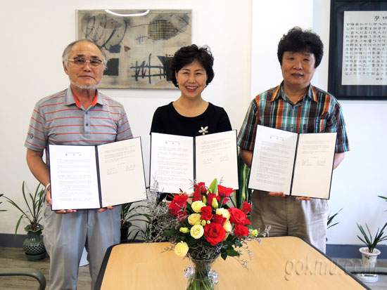 행복학교 운영을 위한 상호협력을 체결 후 기념 촬영 미술대학 제공