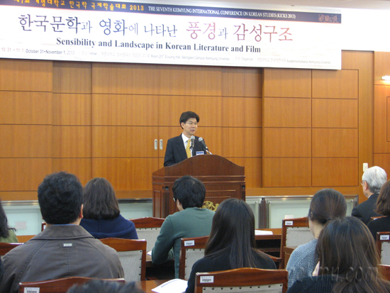 개회사를 하고 있는 이윤갑(사학·교수) 한국학연구원장 곽민석 준기자