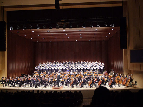 지난 11월 27일 계명아트센터에서 참여 솔리스트와 오케스트라가 ‘계명 칸타타 - 빛의 꽃봉오리와 열매 맺는 노래’ 공연을 하고 있다. 서승완 준기자