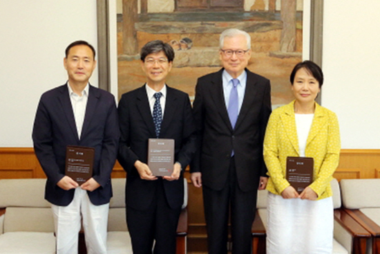 한국연구재단에서 진행한 ‘2015 대학연구활동실태조사’에서 우리학교 전임교원 1인당 저술실적이 0.13건으로 전국 2위에 선정됐다. 또한 우리학교 전임교원의 총 저술실적은 116.2건으로 전국 10위를 기록했다. 특히 저술실적이 가장 활발한 대학은 서울대(274.6건)며, 이어 이화여대(186건), 전남대(159건), 연세대(131.1건), 한양대(129.3건), 경북대(125.7건), 경희대(125.4건), 고려대(125.3건), 강원대(121.7건 계명대학교 출판부