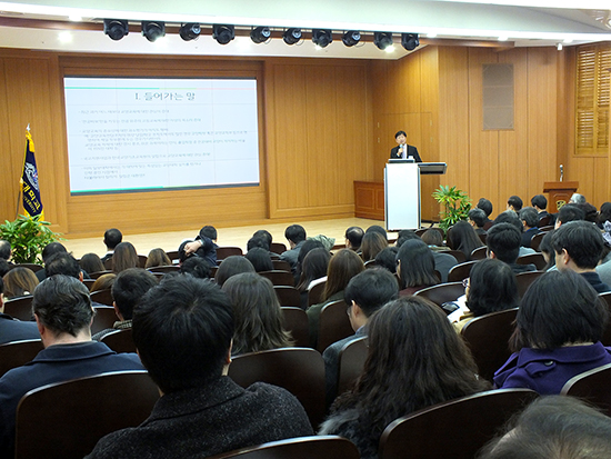 지난 1일 열린 ‘Tabula Rasa College 선포기념 교양교육 심포지엄’에서 박승호 서울여자대학교 대학원장이 기조연설을 하고 있다. 박지원 기자