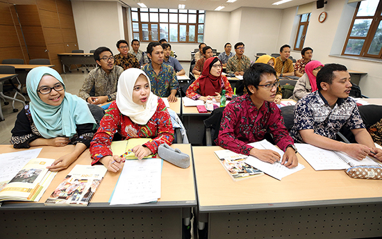 인도네시아 정부 주요 연구기관의 중견 공무원들이 석사학위를 취득하기 위해 우리학교 대학원에서 공부를 하고 있다. 홍보팀